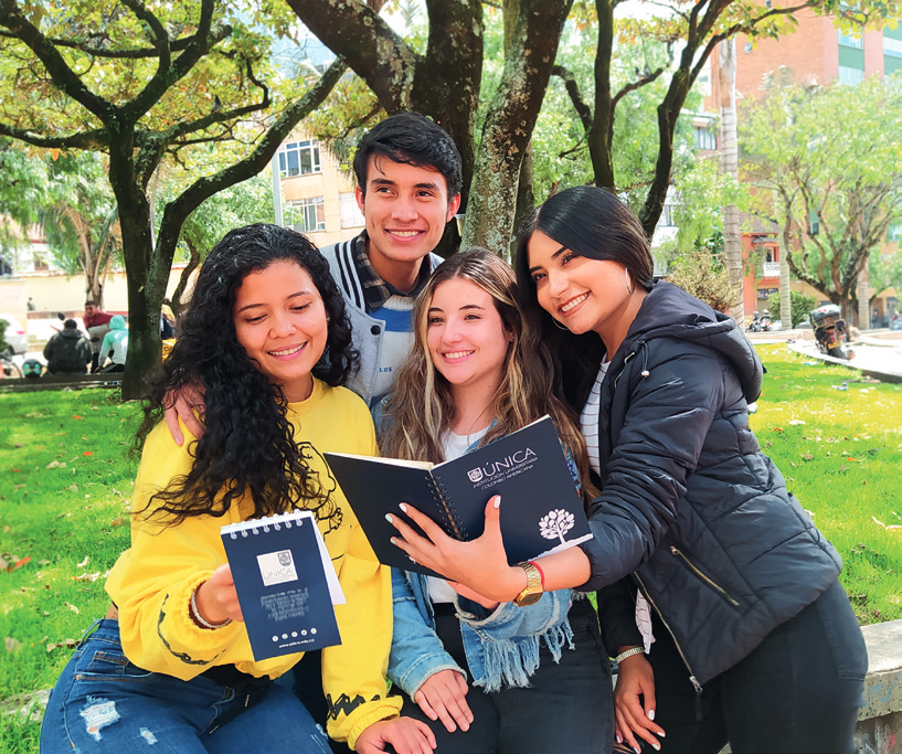 Estudiantes UNICA en el campus de Bogota